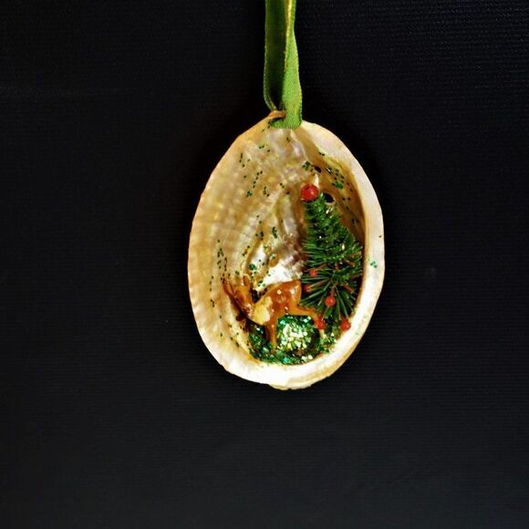 Vintage Christmas Shell Ornament Reindeer Diorama In Oyster Shell - Picture 4 of 7